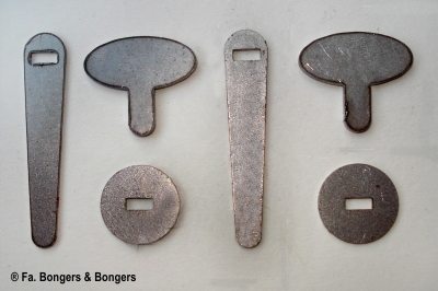 1 stel deurslotjes (dik) naturel voor 1 Comtoise klok. 