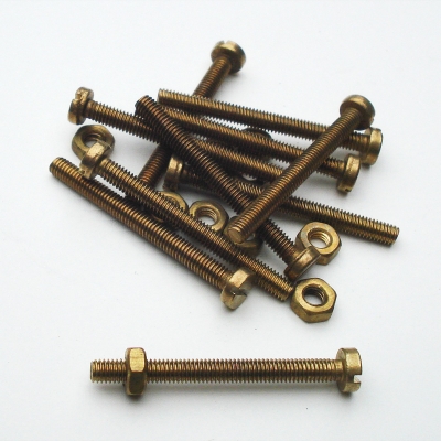10 stuks messing boutjes met moertjes M3x35. 