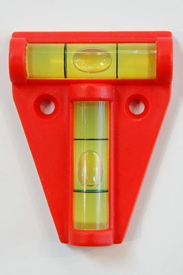 Comtoise gereedschap = waterpas met 2 libellen.