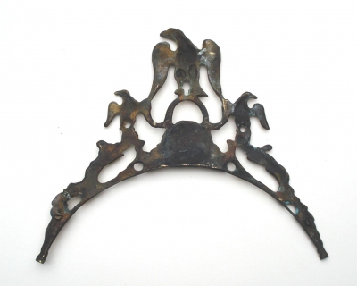 Antiek messing gietstuk voor een comtoiseklok uit de napoleontische tijd. Ø 24 cm. 