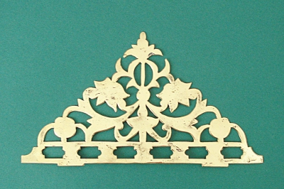 HANDGEZAAGD Belhek breed ca. 21,5 cm.