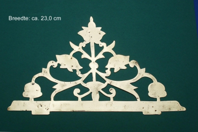HANDGEZAAGD belhek breed ca. 23,0 cm.