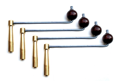 4 sleutels voor comtoise-klokken. Carré 5,50 mm (Gr. 13). 