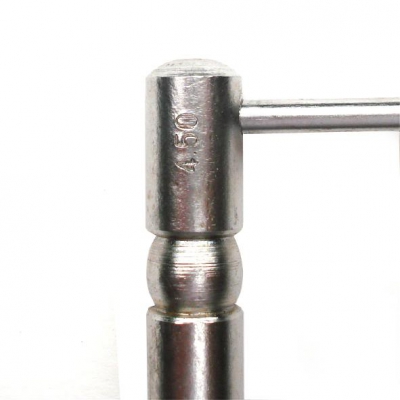 Kruksleutel. Carré 4,50.