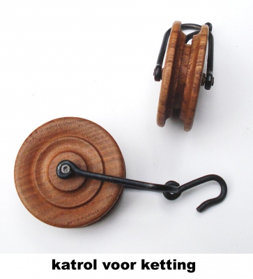 Katrol – iepenhout/ eikenhout - voor ketting.