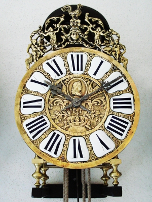 Maatwerk stalen klokkenstoel voor lantaarnklokken.