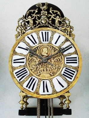 Maatwerk stalen klokkenstoel voor lantaarnklokken. 