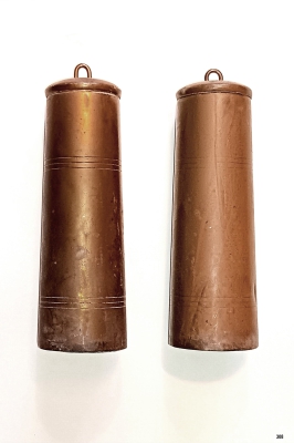 308 - Messing gewichten voor o.m. Friese klok. 1245-1250 gr.