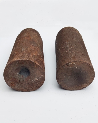 523 - Stel zware antieke zandgegoten gewichten. 