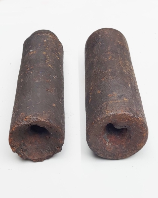 538 - Stel zware antieke zandgegoten gewichten. 