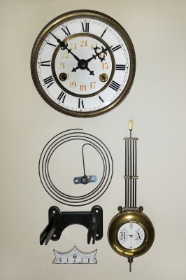 Uurwerk van regulateur. Aandrijving middels veren. (Art.Nr. R10-705)