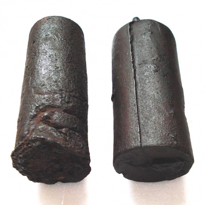 Stel antieke Comtoise gewichten. 